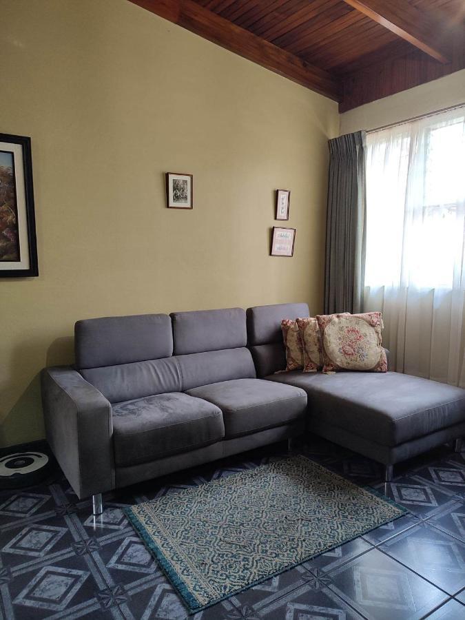 The Cozy Cactus House B&B Cartago Centro English Spoken Exteriör bild
