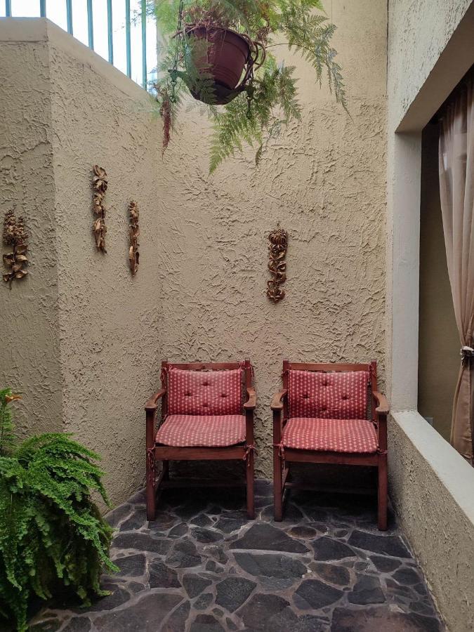 The Cozy Cactus House B&B Cartago Centro English Spoken Exteriör bild